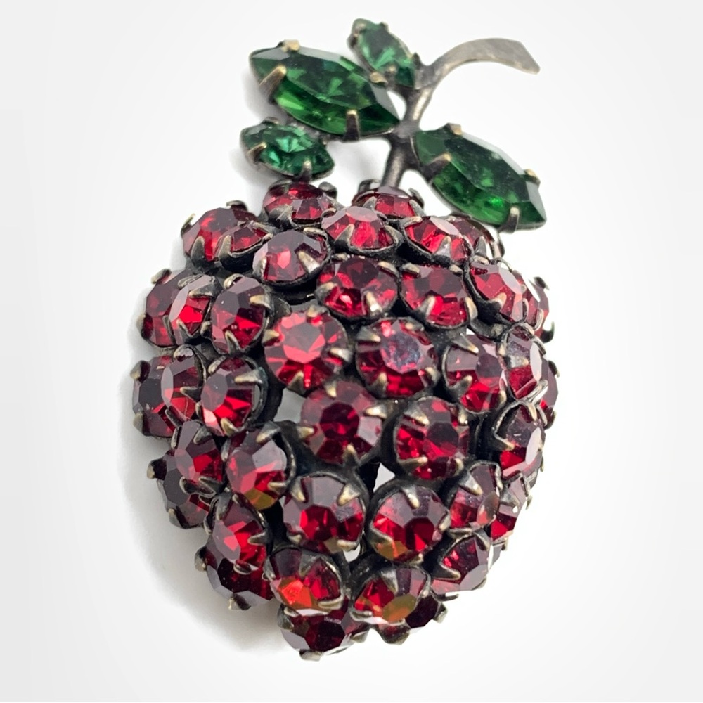 Rare Beautiful Vintage unsigned Schreiner NY strawberry Rhinestone Brooch - Picture 3 of 8
